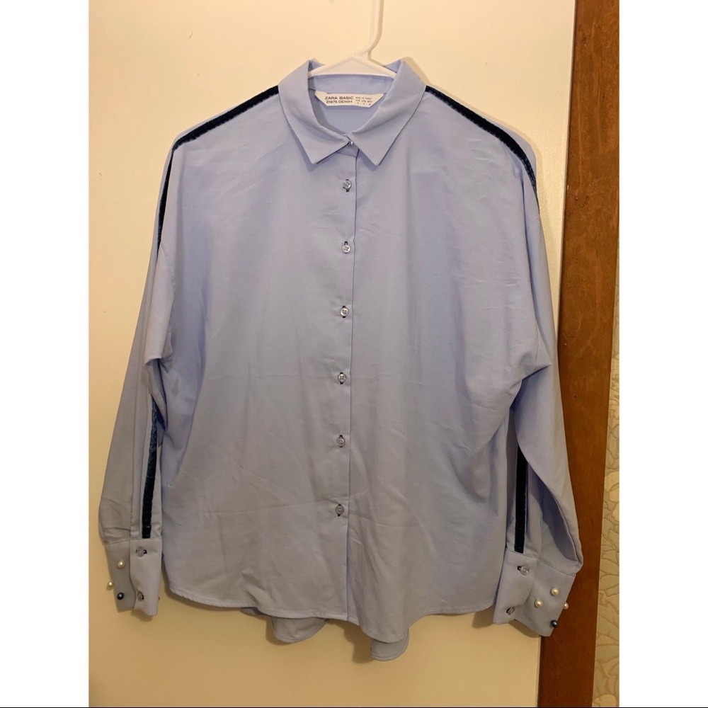 [SOLD] Zara women’s shirt, velvet&pearl details